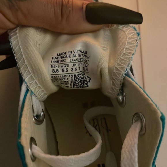 Converse shoes - Picture 2 of 3